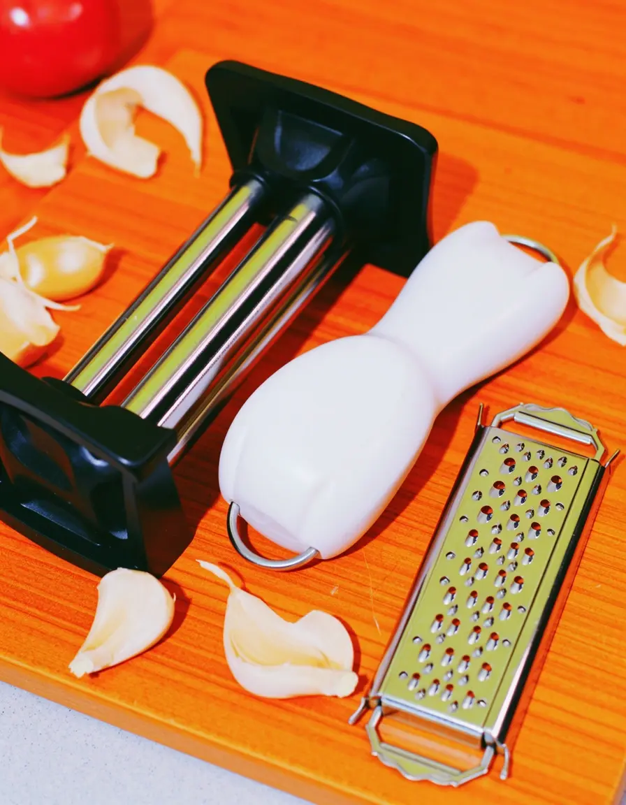 Kit de gadgets con prensa de ajo, zester y pelador vibrante