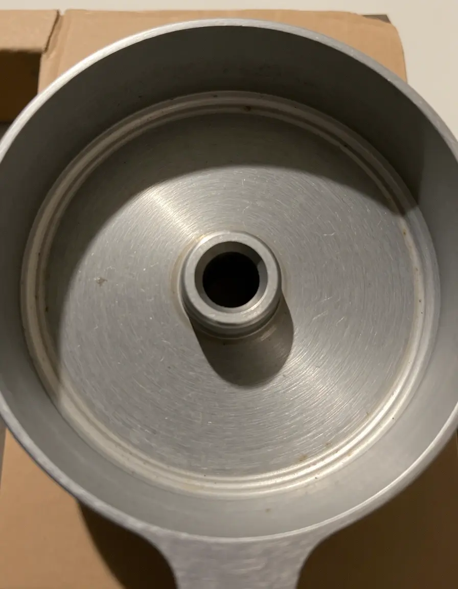 Cortador de donuts de metal con centro extraíble